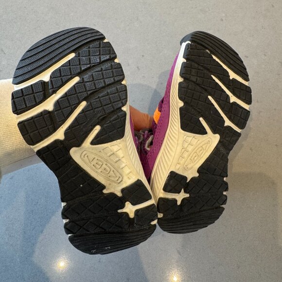 KEEN Motozoa Sandals - Big Kids size 8 - Picture 5 of 7